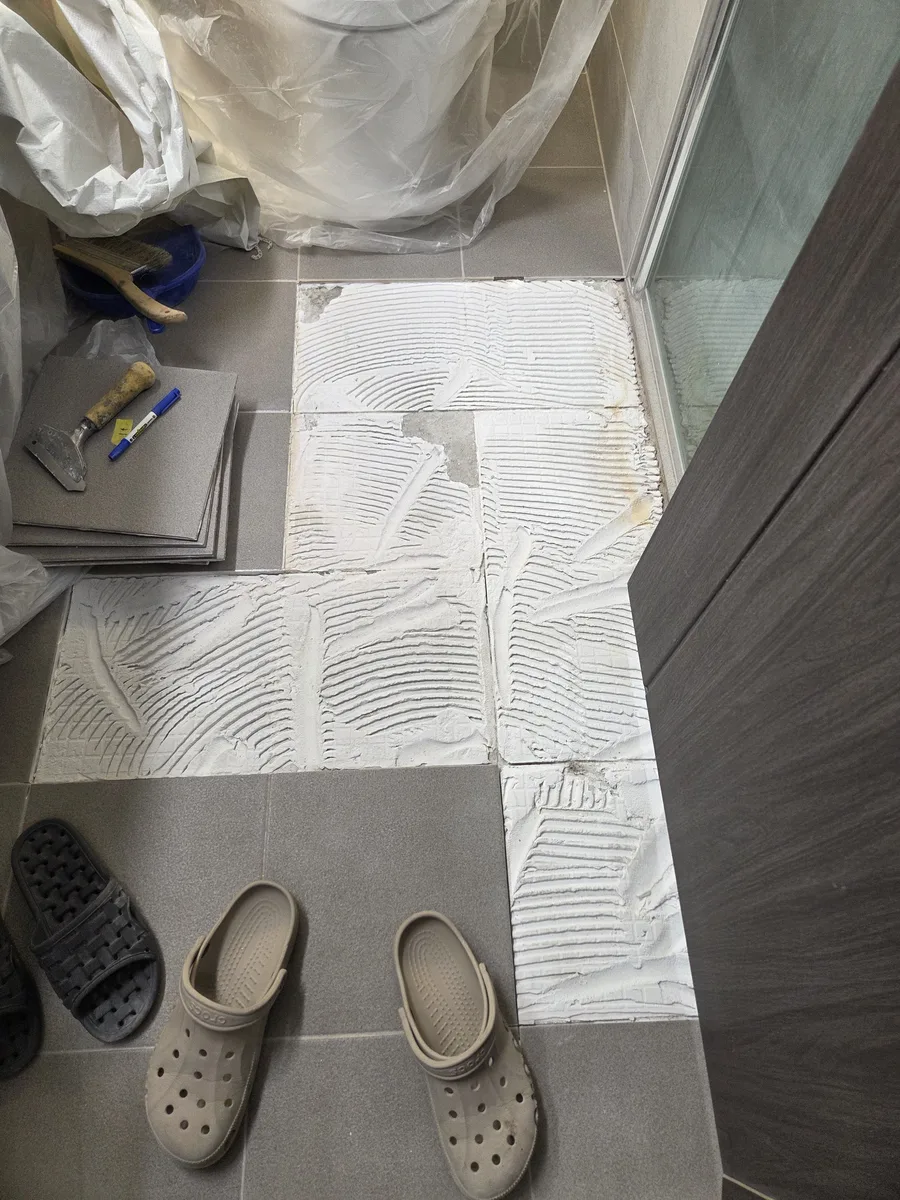 오산 들뜬 바닥타일 부분 보수 전 사진